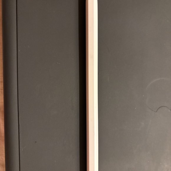 128GB Apple iPad Pro 11" (3rd) +Apple Pencil+Magic Keyboard + Pitaki MagEZ Folio - Picture 8 of 11